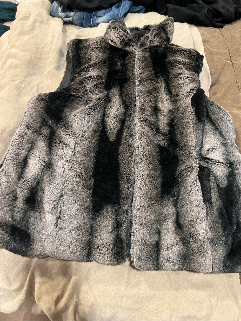 Plush Faux Fur Teddy Vest Jacket - Black/Grey